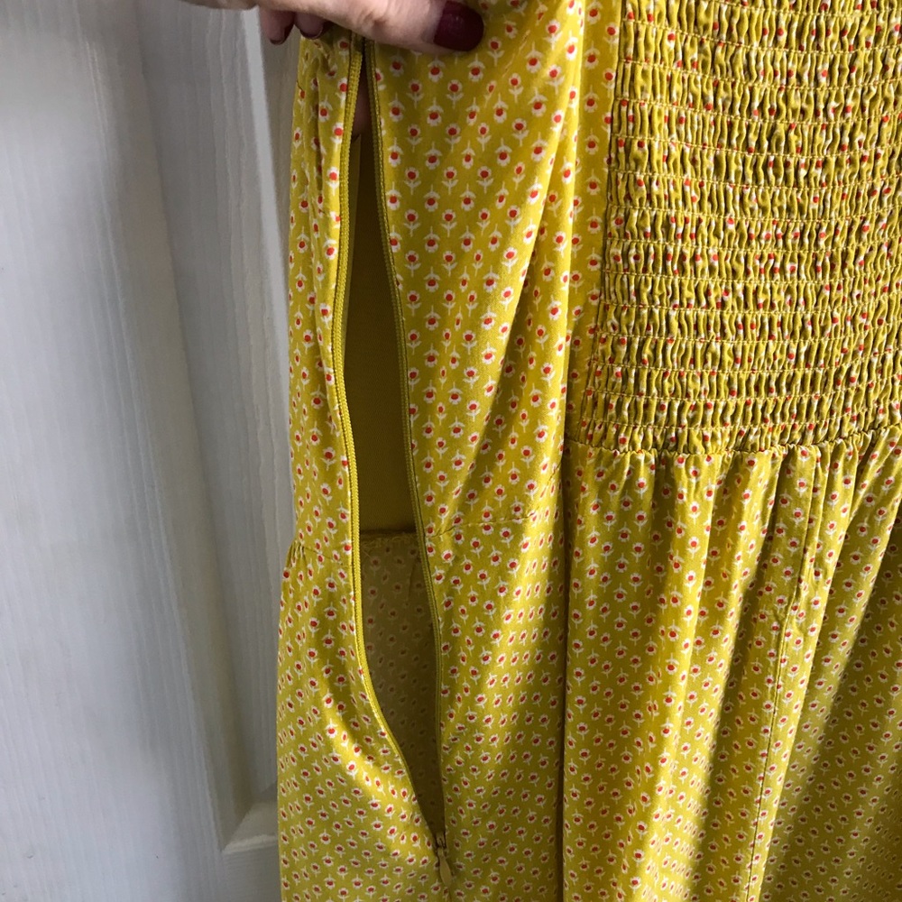 Bright Lightweight Dress - Picture 7 of 8